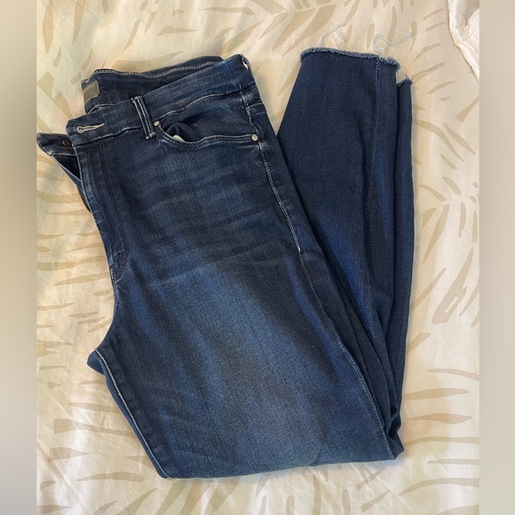 MOTHER Denim - EUC Mother high waisted ankle fray jeans 34